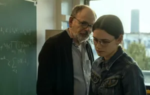 Szene aus "Die Gleichung ihres Lebens": Marguerite (Ella Rumpf) und ihre Doktorvater Laurent Werner (Jean-Pierre Darroussin).