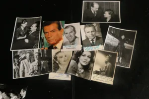 Preziosen aus der saarländischen Kinogeschichte - Autogrammkarten von Stars, die hier mal vorbei schauten. Foto: WP Films 