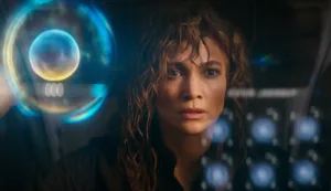 Jennifer Lopez als und in "Atlas". Foto: Netflix